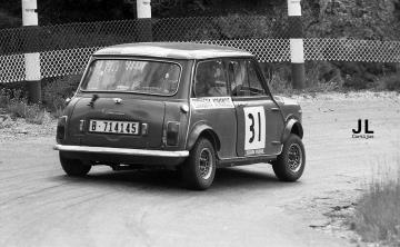 Rallye Caves 1971. Nº 31, Mini Cooper de Agustí Torelló-Salvador Prat (Fotografía: José Luis Cortijos)